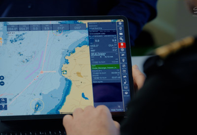 Nettbrett med skjermbilde av losens kartsystem