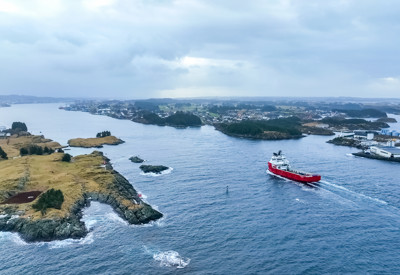 Fartøy underveis i innseilingen til Haugesund