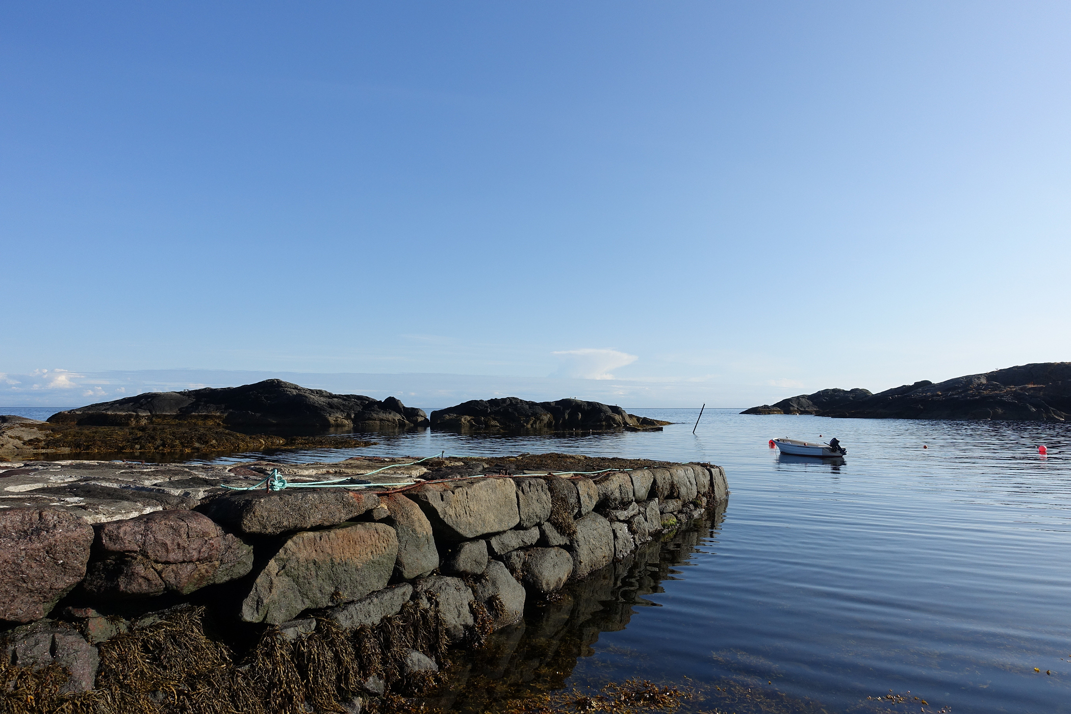 Stille på sommeren og begrenset aktivitet i fiskesesong. 